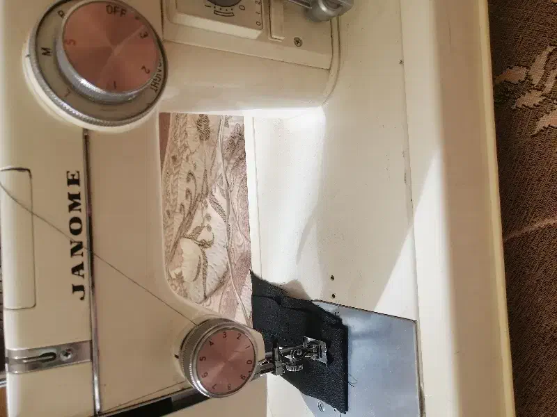 چرخ خیاطی ژانومه اصل ژاپن خیلی کم کار|چرخ خیاطی و ریسندگی|یزد, |دیوار