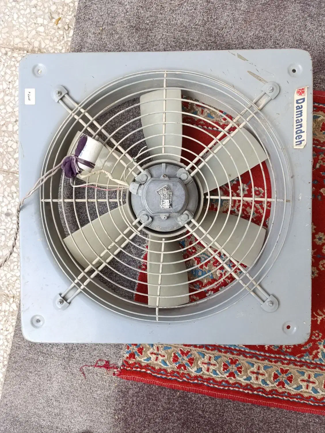 هوا کش شصت در شصت دمنده اصلی قدیمی و چراغ سولان|پنکه و تصفیه‌کنندهٔ هوا|زاهدان, |دیوار