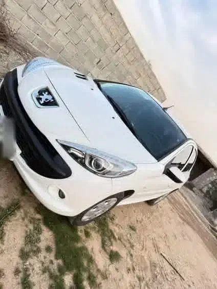 207مدل1402|خودرو سواری و وانت|سرپل ذهاب, |دیوار