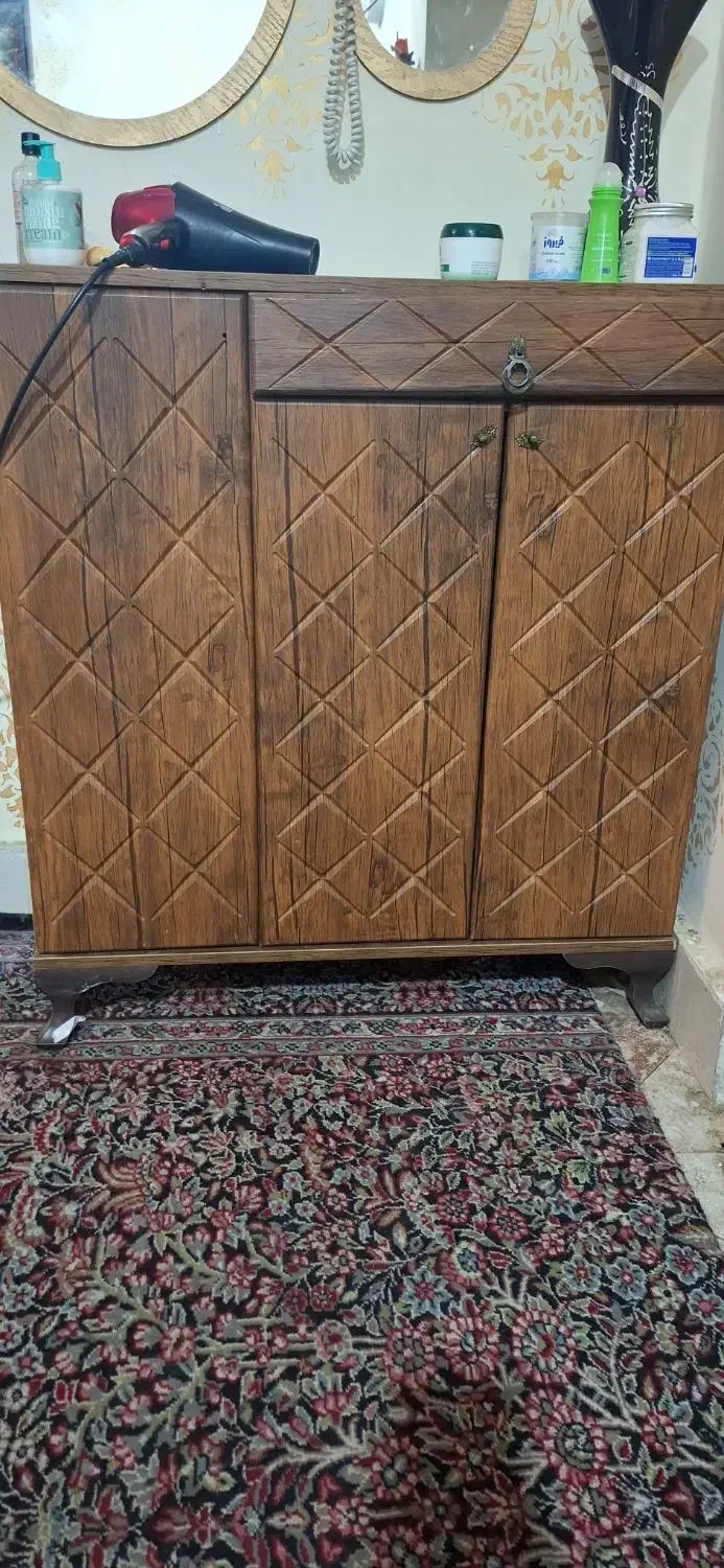 یه آینه کنسول دارم سالم با یه جا کفشی|جاکفشی، کمد، دراور|آبادان, |دیوار