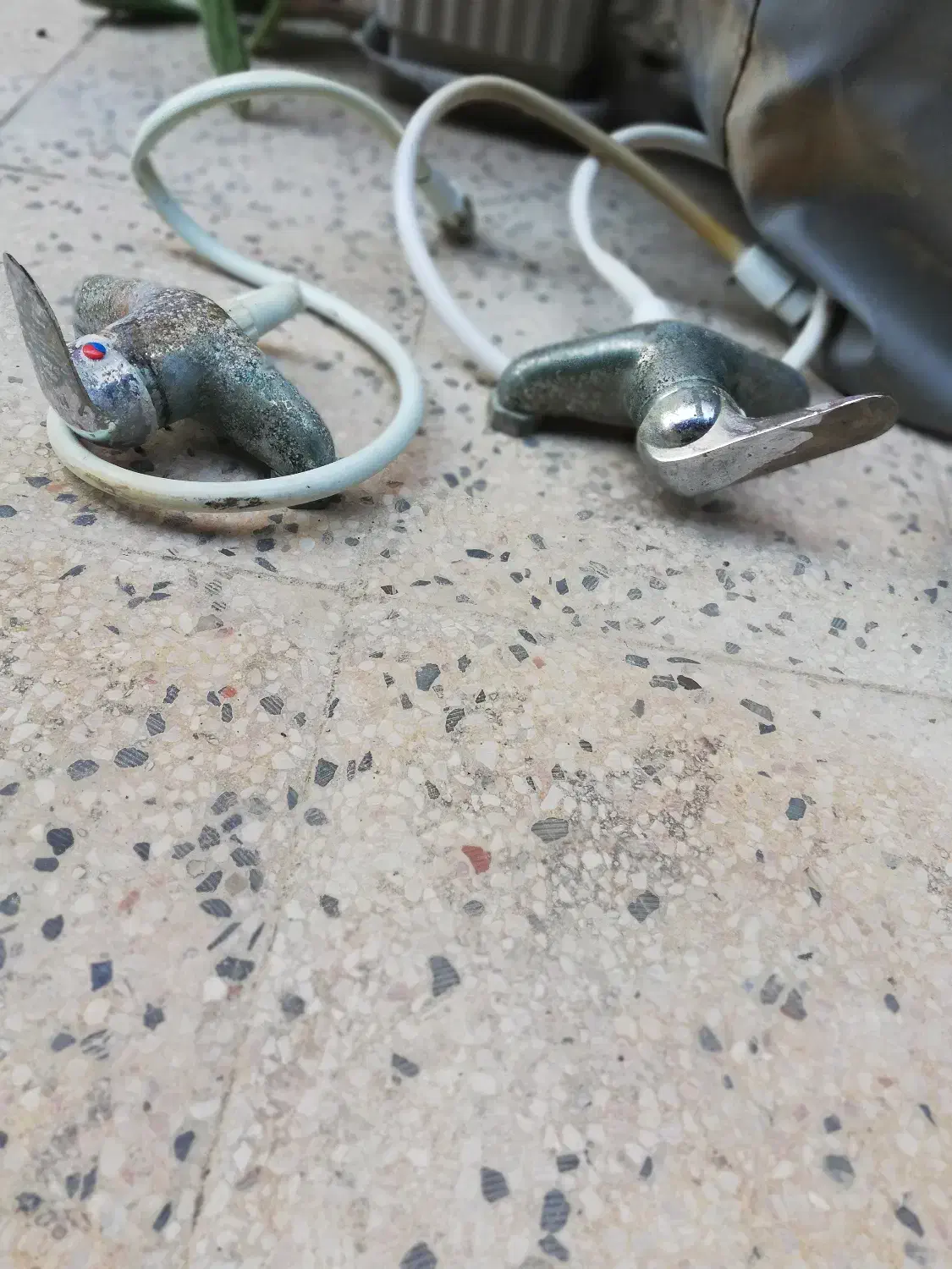 شیرآلات، توالت فرنگی،روشویی|لوازم سرویس بهداشتی|بوشهر, |دیوار