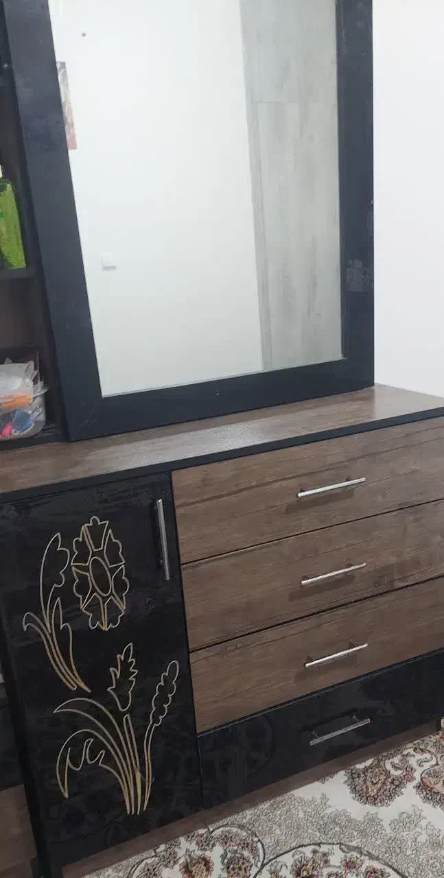 سرویس تخت خواب دو نفره و میز آرایش|تخت و سرویس خواب|کنارک, |دیوار