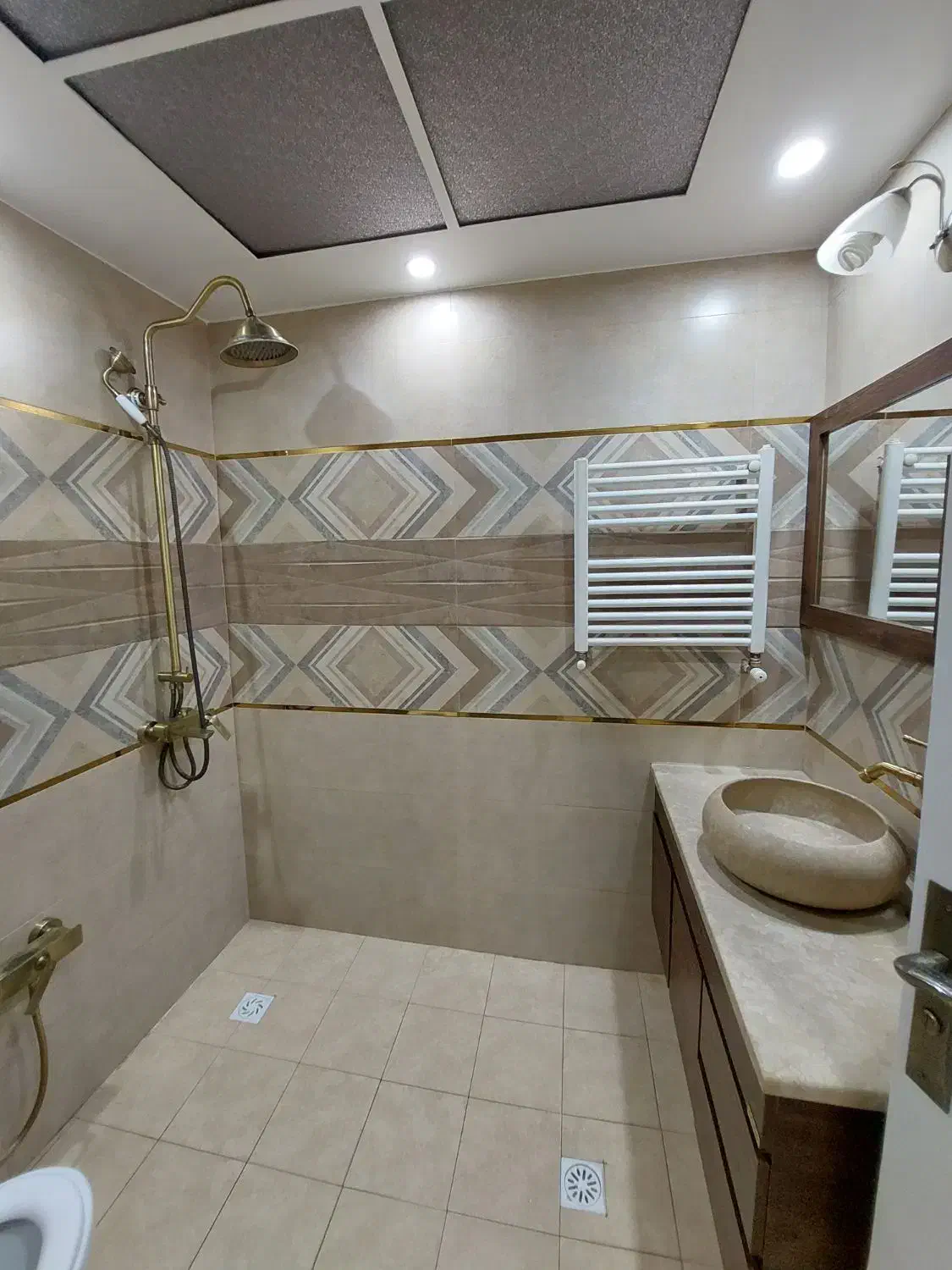 آپارتمان ۱۷۵ متر سه خواب/پاسداران گلستان