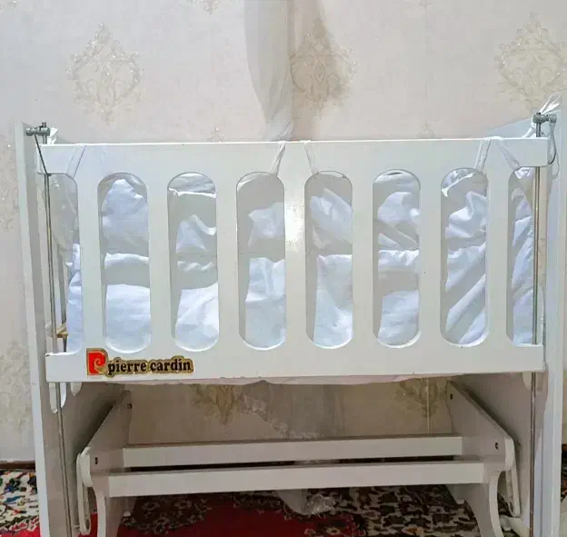 تخت گهواره ای کنار مادر|تخت و سرویس خواب|هشتگرد, فاز ۳ مهستان|دیوار