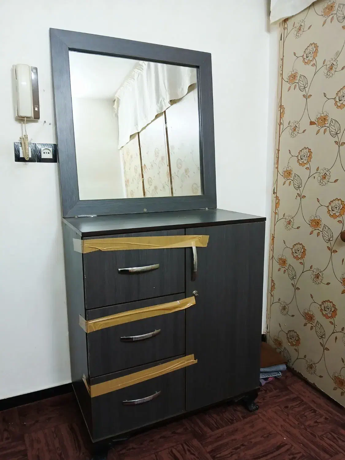 کمد|جاکفشی، کمد، دراور|قم, آذر (نکویی)|دیوار