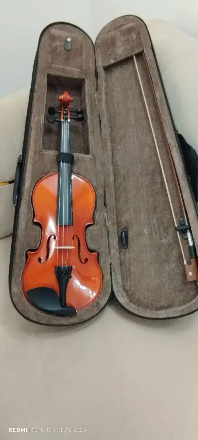 فروش ویولون نو سایز یک دوم یا دو چهارم|ویولن|دورود, |دیوار
