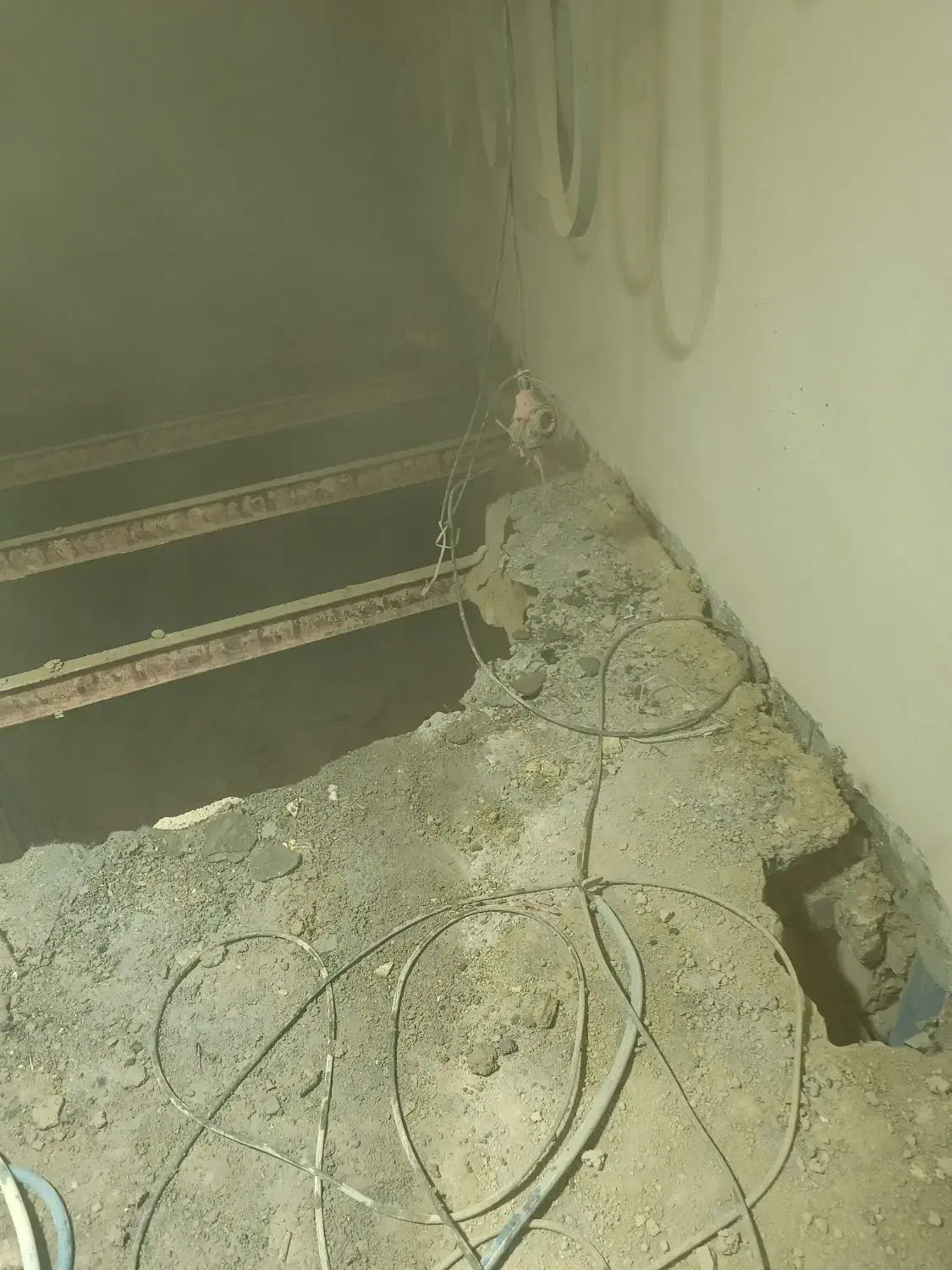 تخریب اولین گام‌سازه‌‌بتن‌درهرعیاروشیارزدن‌‌ و...|خدمات پیشه و مهارت|نجف‌آباد, جامی|دیوار