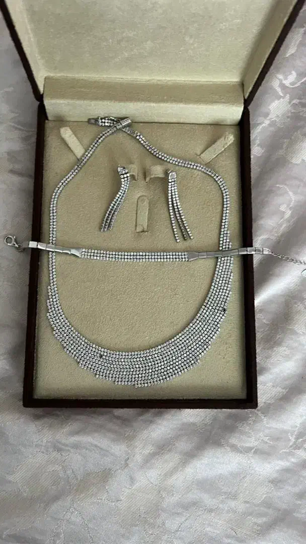 سرویس رنگ ثابت شیک و زیبا|جواهرات|تربت‌حیدریه, شهرک ولیعصر|دیوار