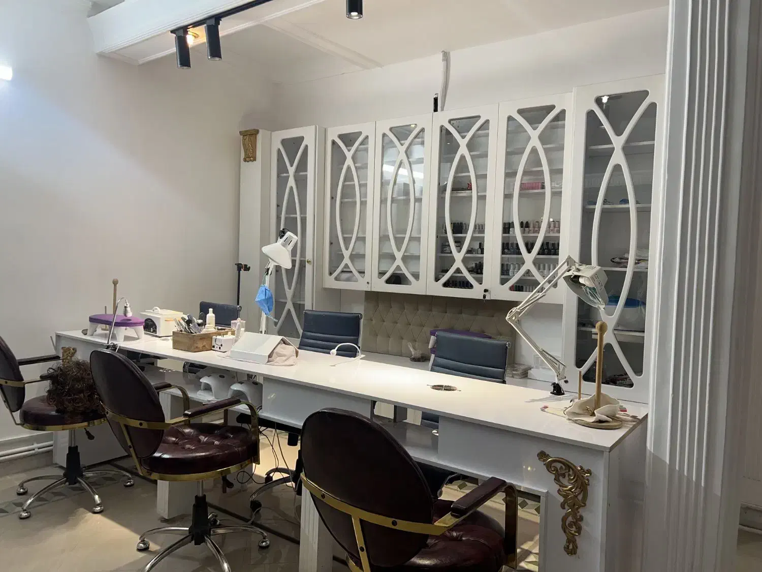 ناخنکار، مژه کار،رنگ کار و فیشیال کار حرفه ای|استخدام درمانی، زیبایی، بهداشتی|یزد, |دیوار