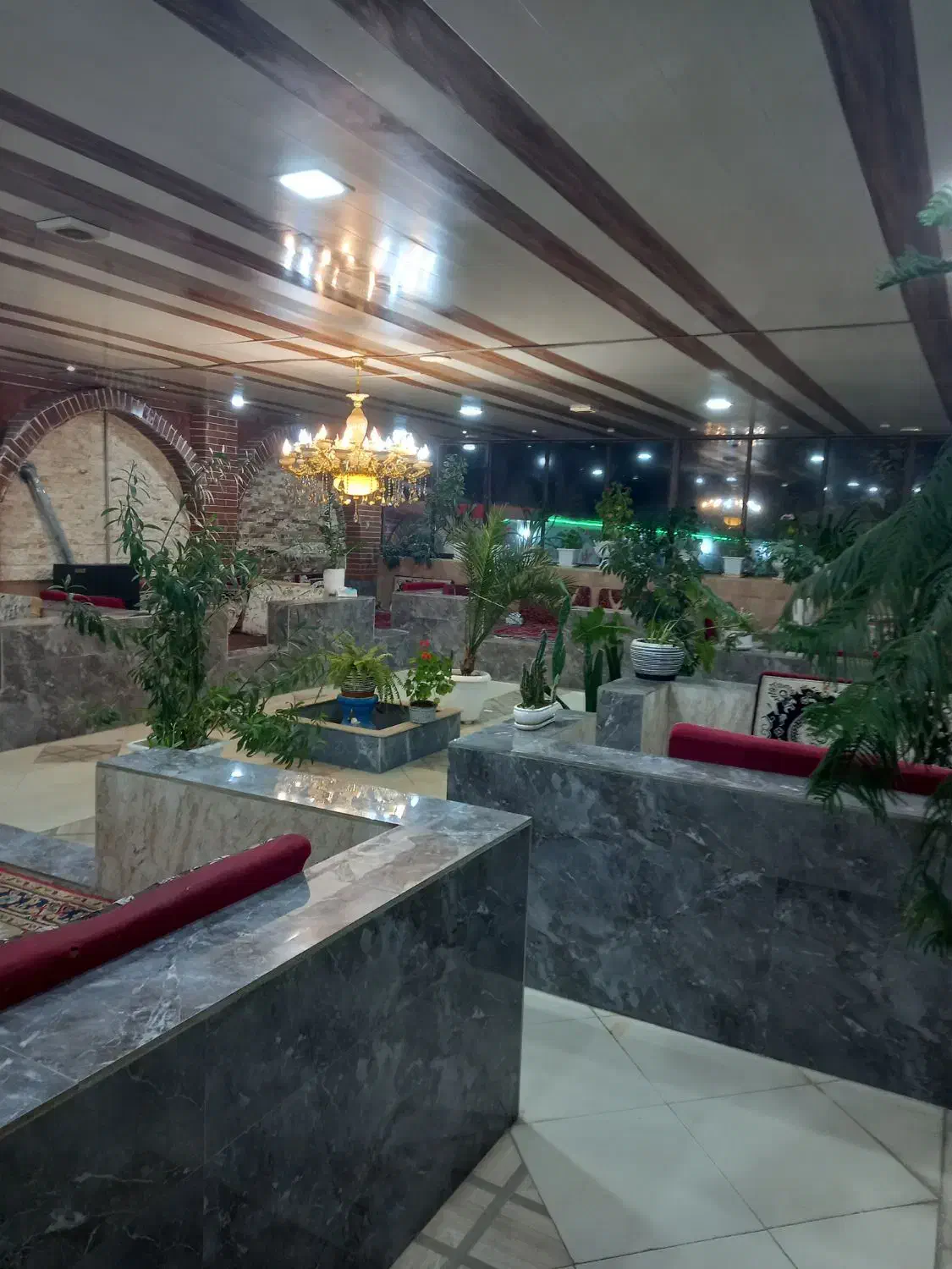 استخدام نیروی کار در کافه رستوران|استخدام خدمات فروشگاه و رستوران|اهر, |دیوار