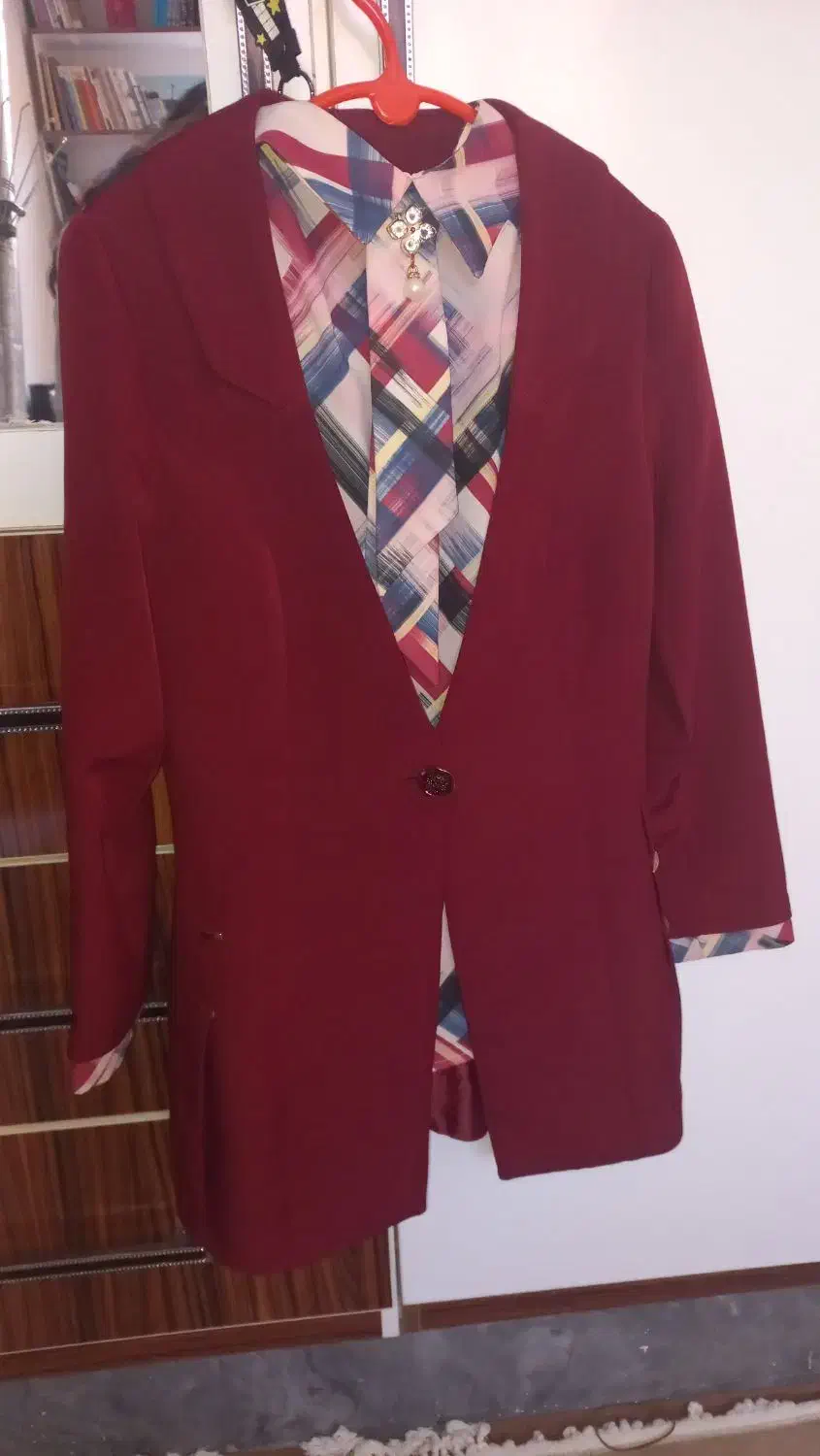 مقداری لباس و شال و روپوش و لباس گرم و کت شلوار|لباس|شاهینشهر, پارک بانک استان|دیوار