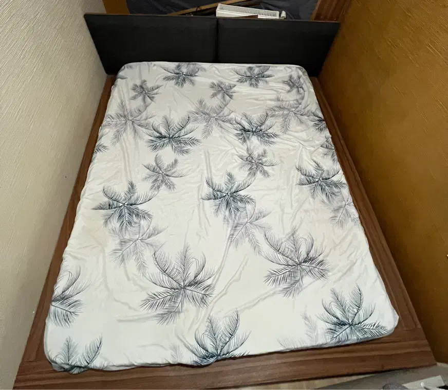 تخت خواب دو نفره فروش فوری|تخت و سرویس خواب|رشت, دیلمان|دیوار