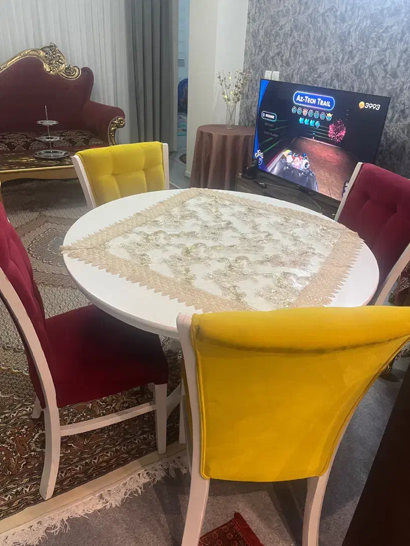 فروش فوری میز نهار خوری به دلیل کمبود جا|میز و صندلی غذاخوری|فولادشهر, C2|دیوار