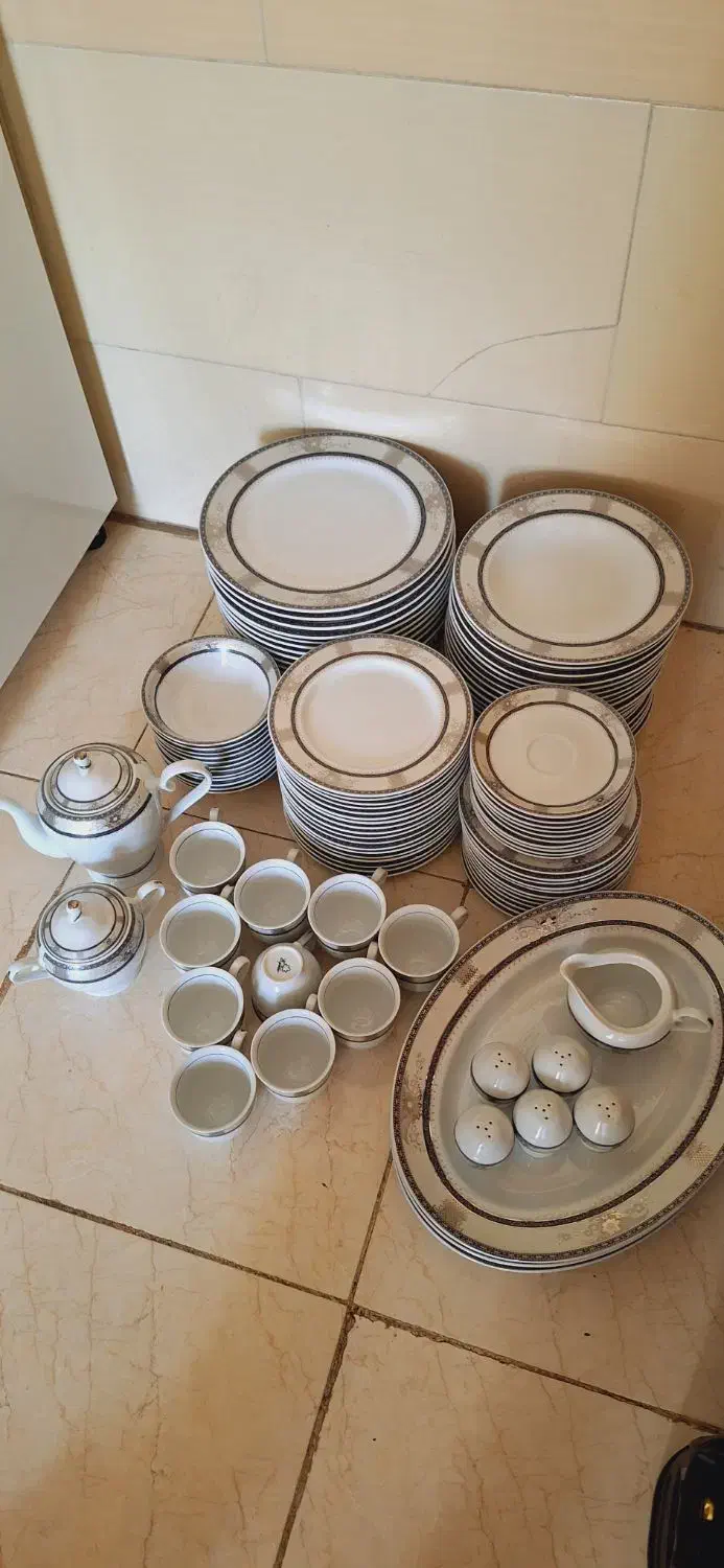 سرویس چینی ۱۸ نفره|ظروف سرو و پذیرایی|شاهدشهر, |دیوار