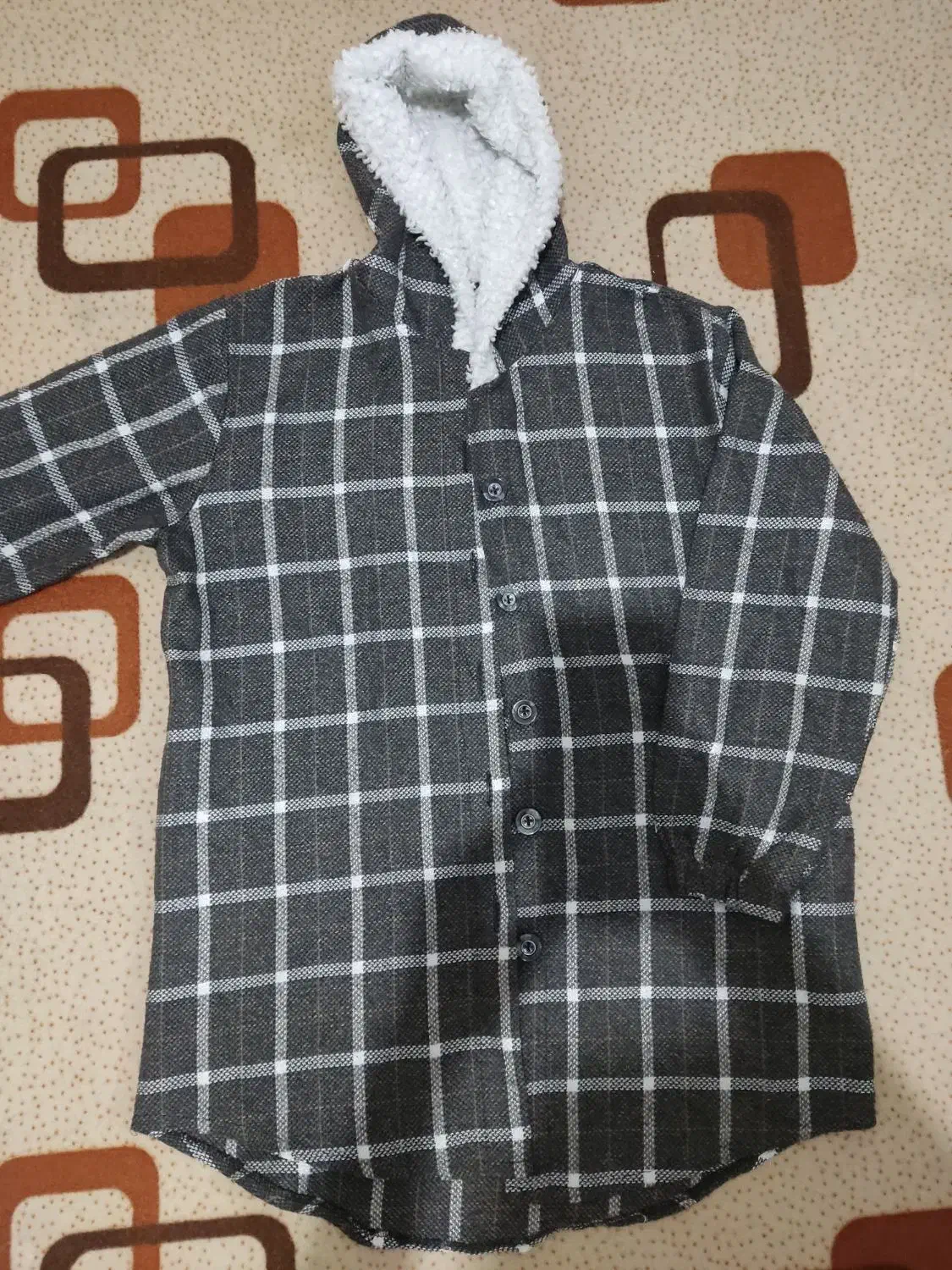 شکت چهار خونه نو|لباس|نور, |دیوار