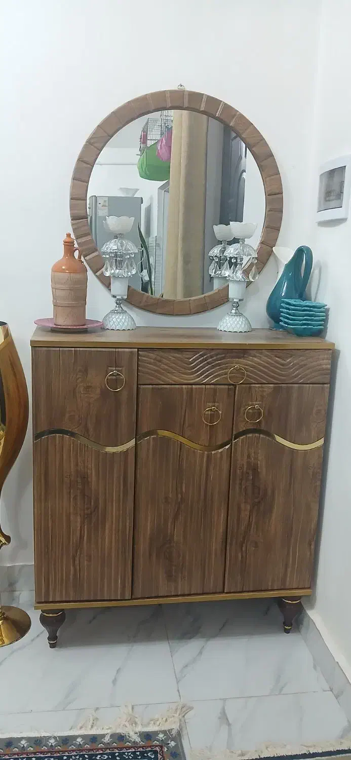 میزتی وی وجاکفشی با اینه|جاکفشی، کمد، دراور|سنگر, |دیوار