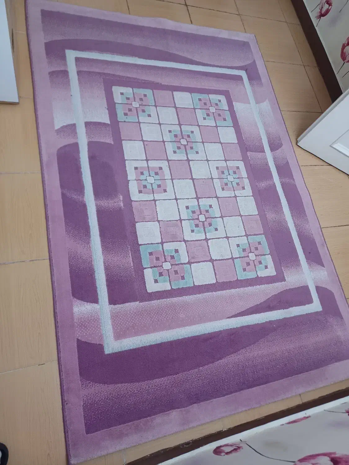 فرش ۴ متری در حد نو|فرش|اصفهان, درب کوشک|دیوار