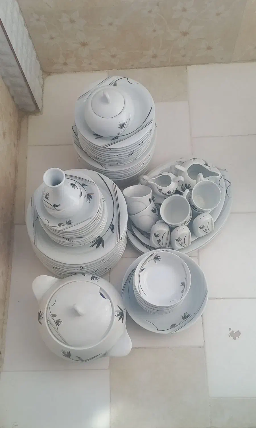 سرویس چینی توس ۸۱ پارچه|ظروف سرو و پذیرایی|بومهن, |دیوار