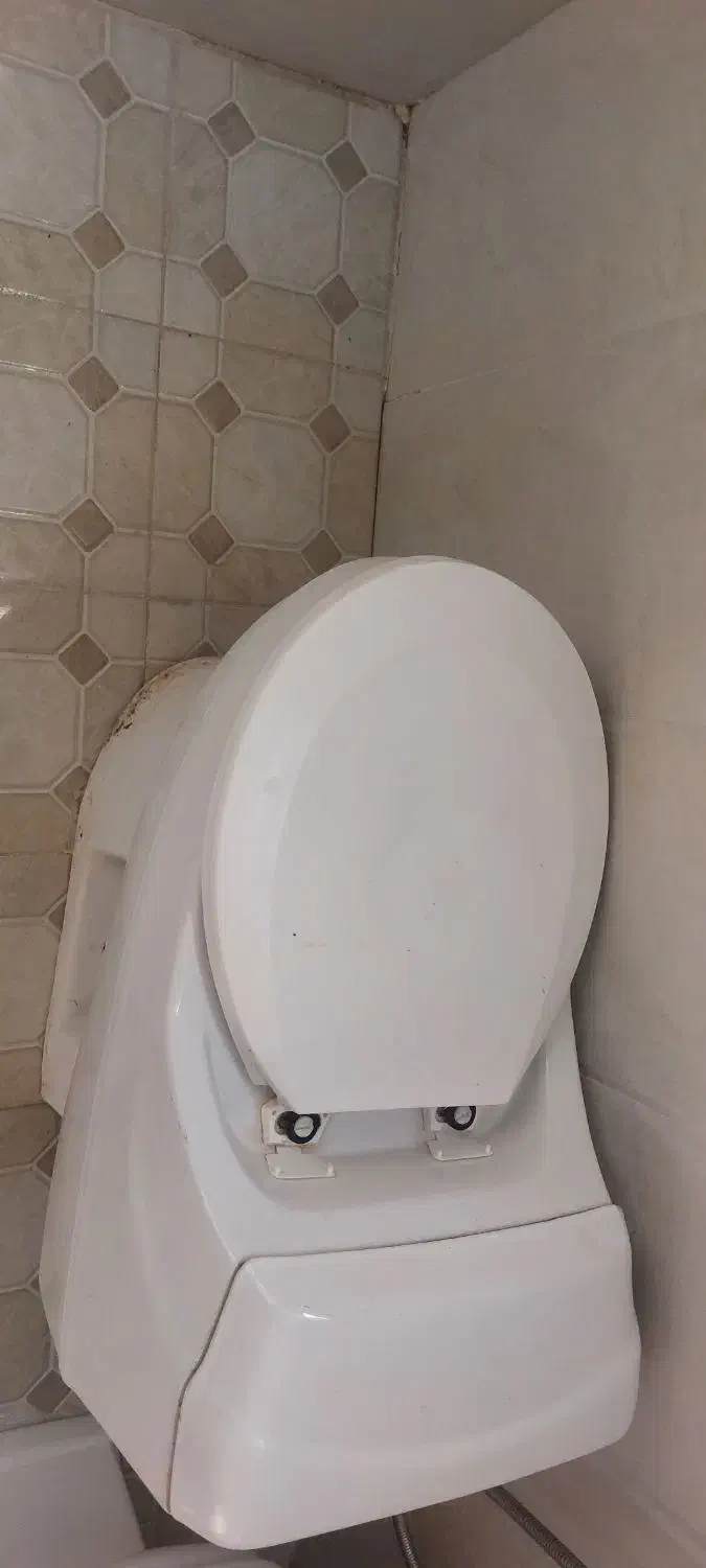 توالت فرنگی قدیمی در حد نو|لوازم سرویس بهداشتی|سبزوار, امیر کبیر|دیوار