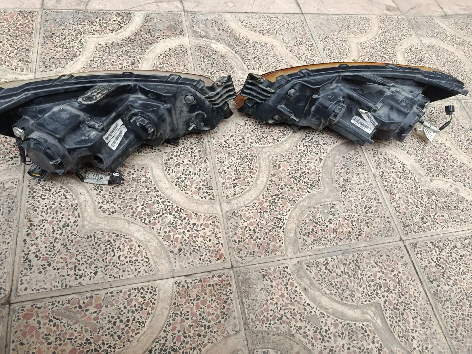 یک جفت چراغ جلو رانا|قطعات یدکی و لوازم جانبی|فردیس, سرحدی|دیوار