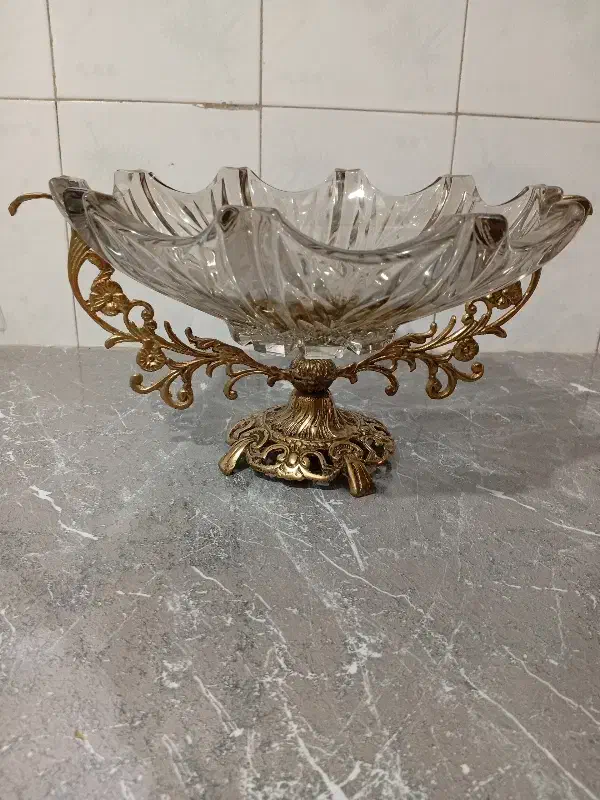 یک عدد جا میوه ای پایه برنز|ظروف سرو و پذیرایی|قم, شهید صیاد شیرازی|دیوار