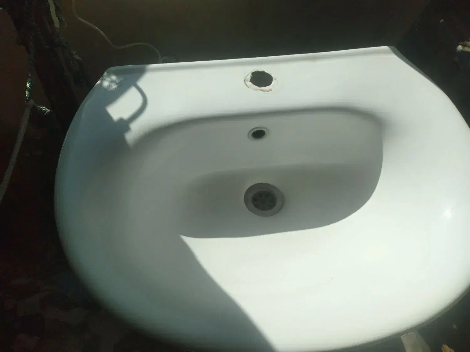 رو شویی بسیار تمیز|لوازم سرویس بهداشتی|گرمسار, |دیوار