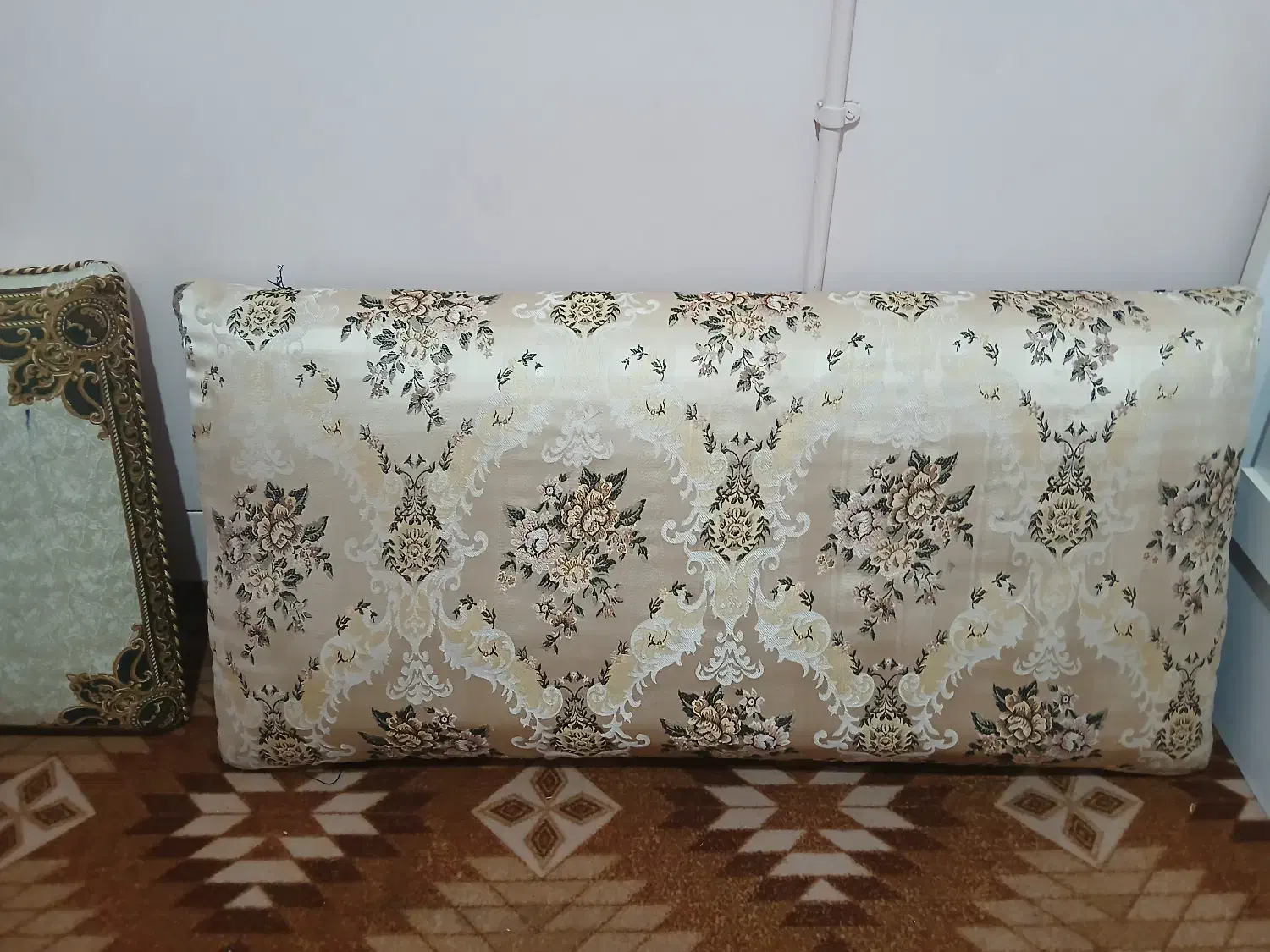 ۲ عدد پشتی|پشتی|فولادشهر, C4|دیوار