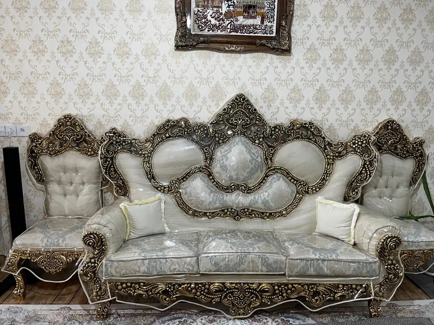 مبل سلطنتی۹نفره|مبلمان خانگی و میز عسلی|سیرجان, |دیوار