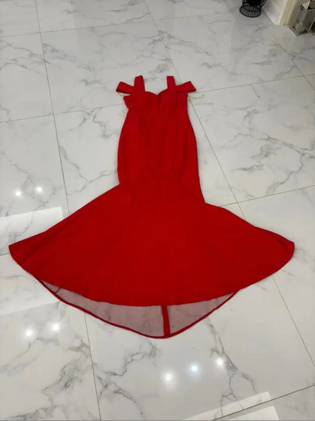 پیراهن مجلسی|لباس|اسلام‌شهر, باغ فیض|دیوار