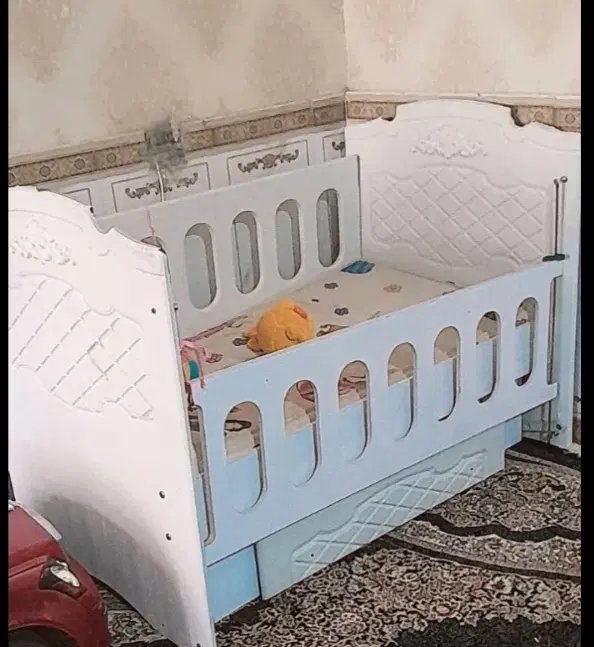 تخت واسه بچه اکانت کالاف هست|تخت و صندلی بچه|تهران, نازیآباد|دیوار
