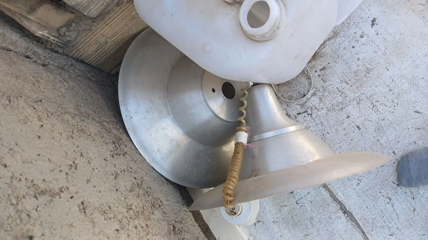 لامپ آویز دو عدد و اینه ۱×۱۲۰ دو عدد|صنایع دستی و سایر لوازم تزئینی|قم, شاه سید علی|دیوار