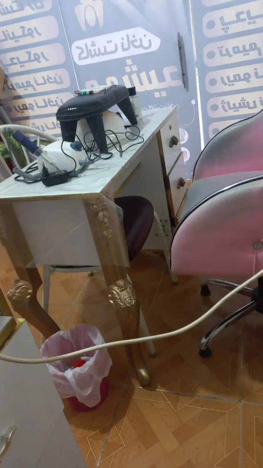 یک میز ناخن سالم وصندلی چرخدار سالم بفروش میرود|صندلی و نیمکت|محمدشهر, محمدشهر|دیوار