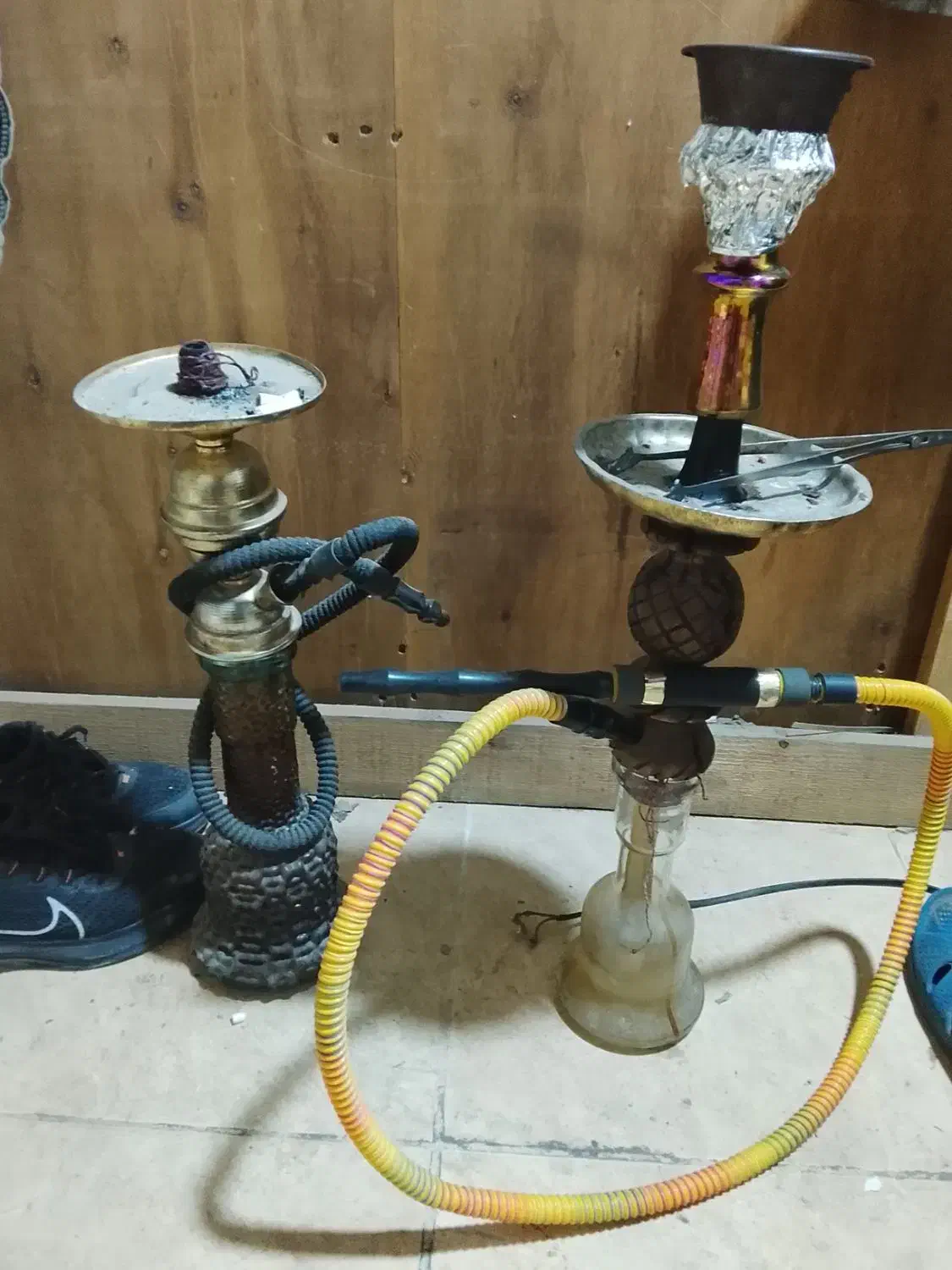 دو عدد قلیون چوبی و آهنی|صنایع دستی و سایر لوازم تزئینی|چهاردانگه (تهران), |دیوار