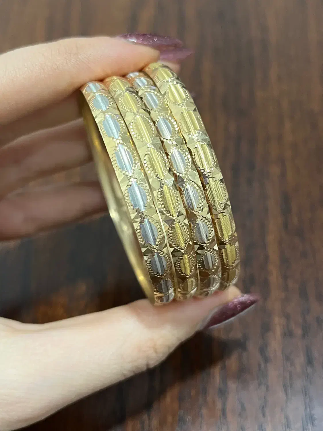 طلا|جواهرات|رباط‌کریم, رباط‌کریم|دیوار