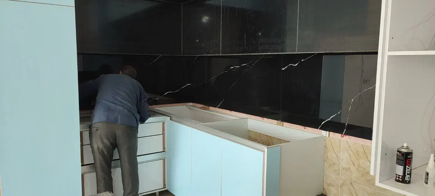 نصاب سرامیک بین کابینتی ساده.مدرن|خدمات پیشه و مهارت|کرمان, |دیوار