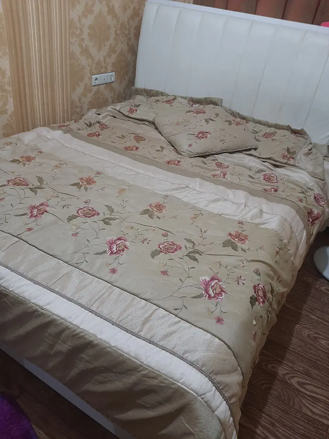 روتختی دو نفره خارجی همراه ۳روبالشی|سرویس روتختی|صومعه‌سرا, |دیوار