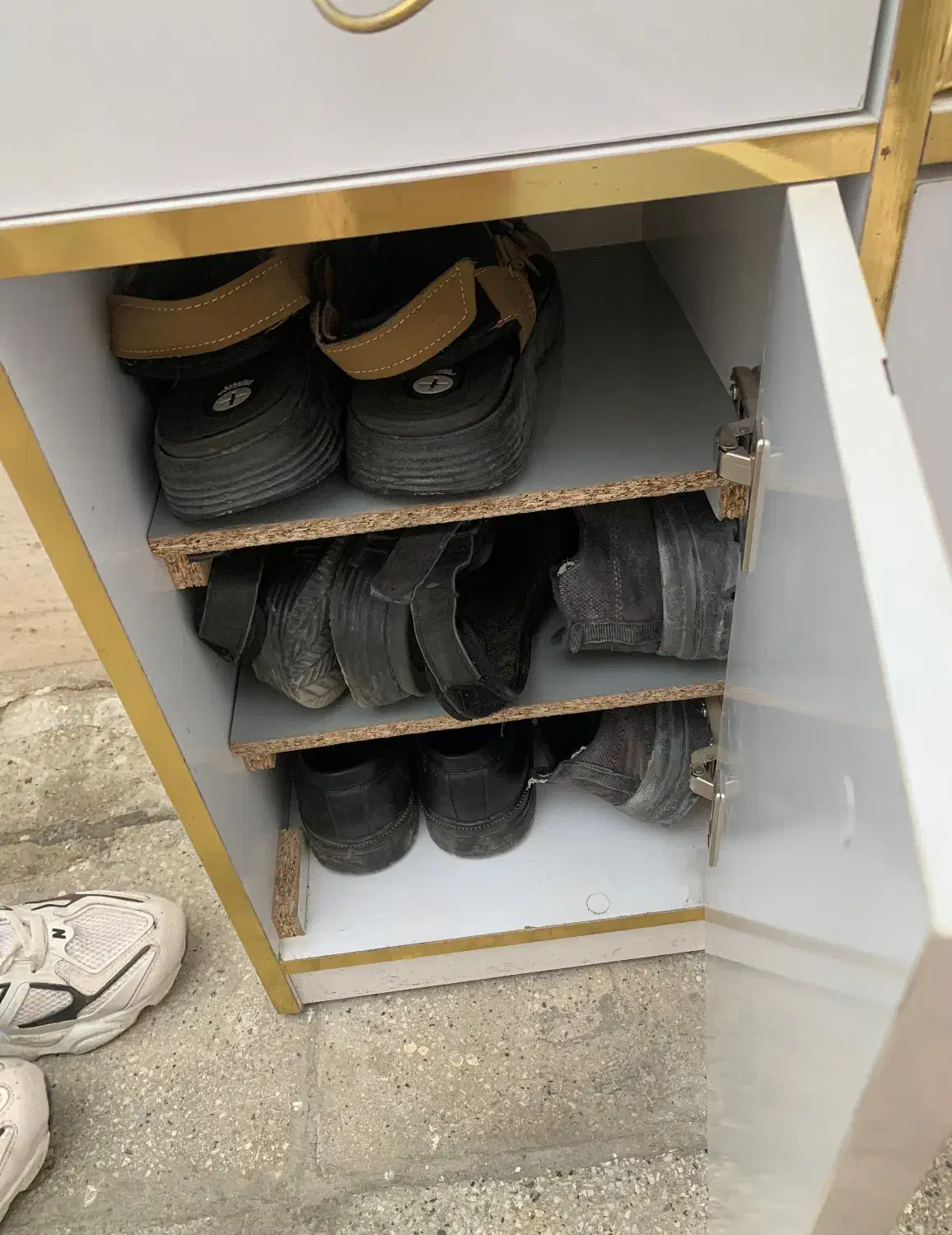 جاکفشی|جاکفشی، کمد، دراور|کاشمر, |دیوار