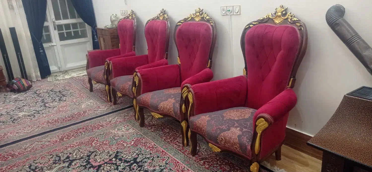 مبل 7نفره سلطنتی قرمز|مبلمان خانگی و میز عسلی|تربت‌حیدریه, کلاته توکلی|دیوار