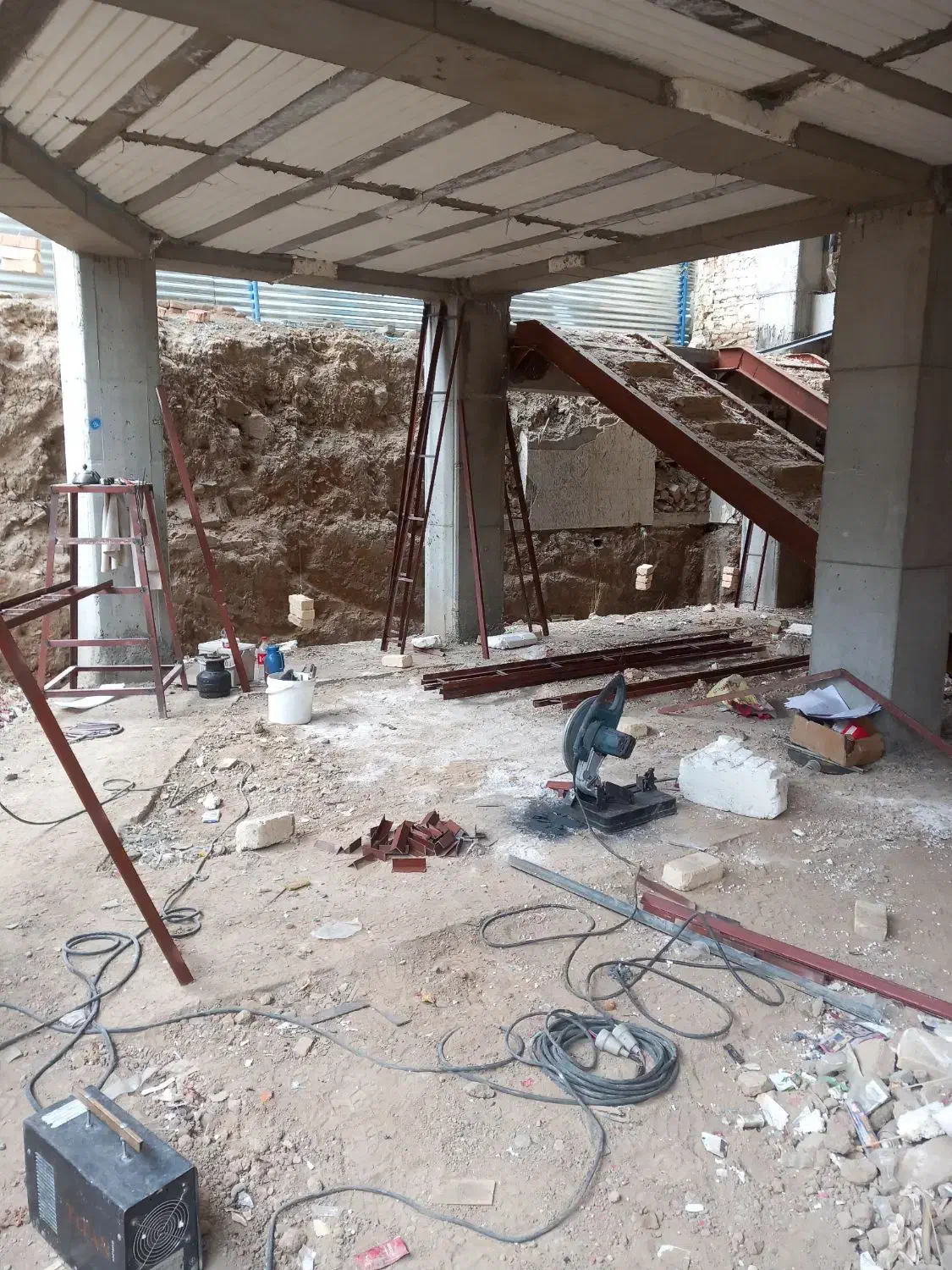 با دو شاگرد جوشکار  نیازمندیم|استخدام صنعتی، فنی، مهندسی|قم, علی آباد|دیوار