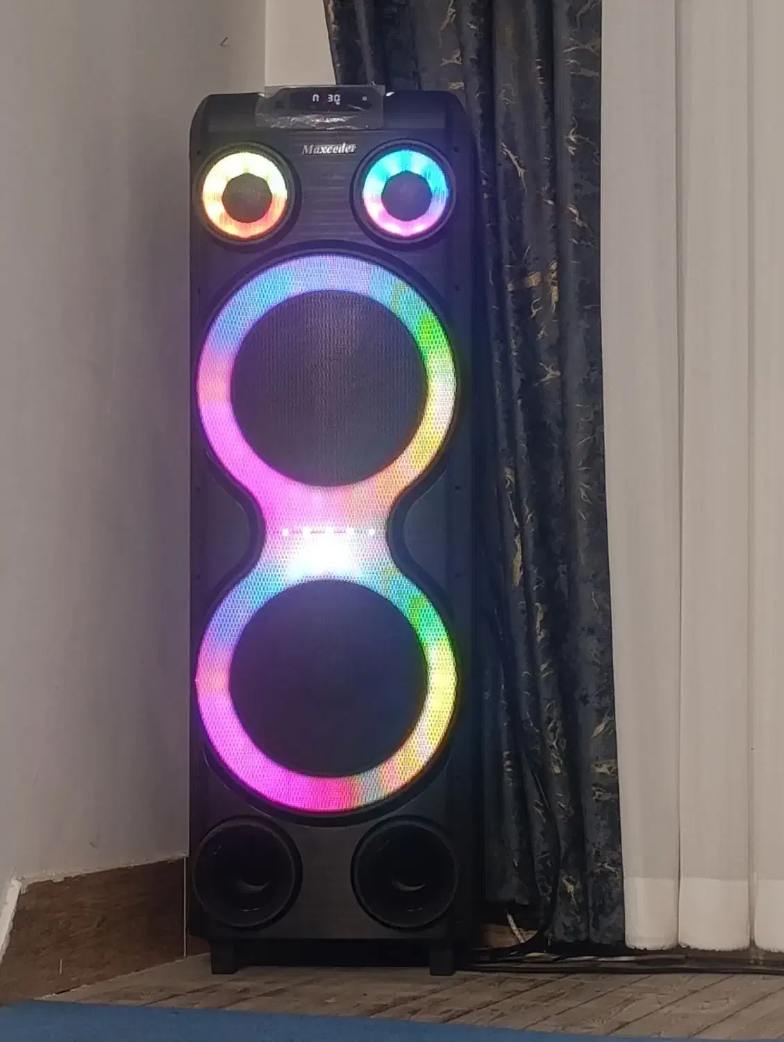 یک اسپیکر شارژی برای فروش|سیستم صوتی خانگی|دلیجان, |دیوار