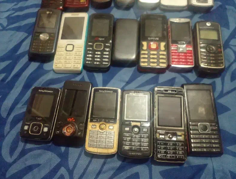 ۲۷عددگوشی نوستالژی همه باهم فروخته میشه|موبایل|رشت, نظری|دیوار