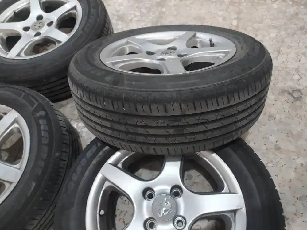 رینگ و لاستیک نو|قطعات یدکی و لوازم جانبی|کرج, باغستان|دیوار