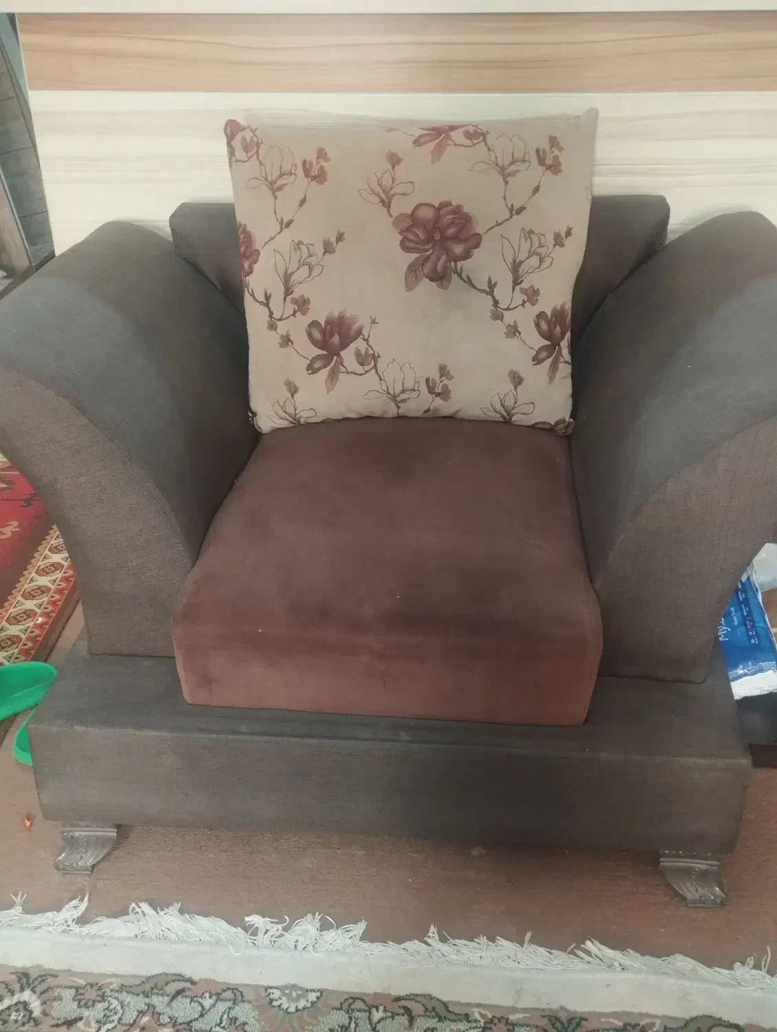 درحد نو مختص باغ شهری و خانه..|مبلمان خانگی و میز عسلی|صدرا-فارس, فاز ۱|دیوار