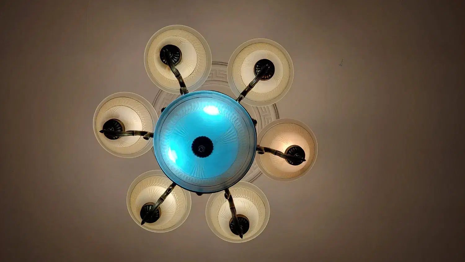 لوستر|لوستر و چراغ آویز|ری, اقدسیه|دیوار