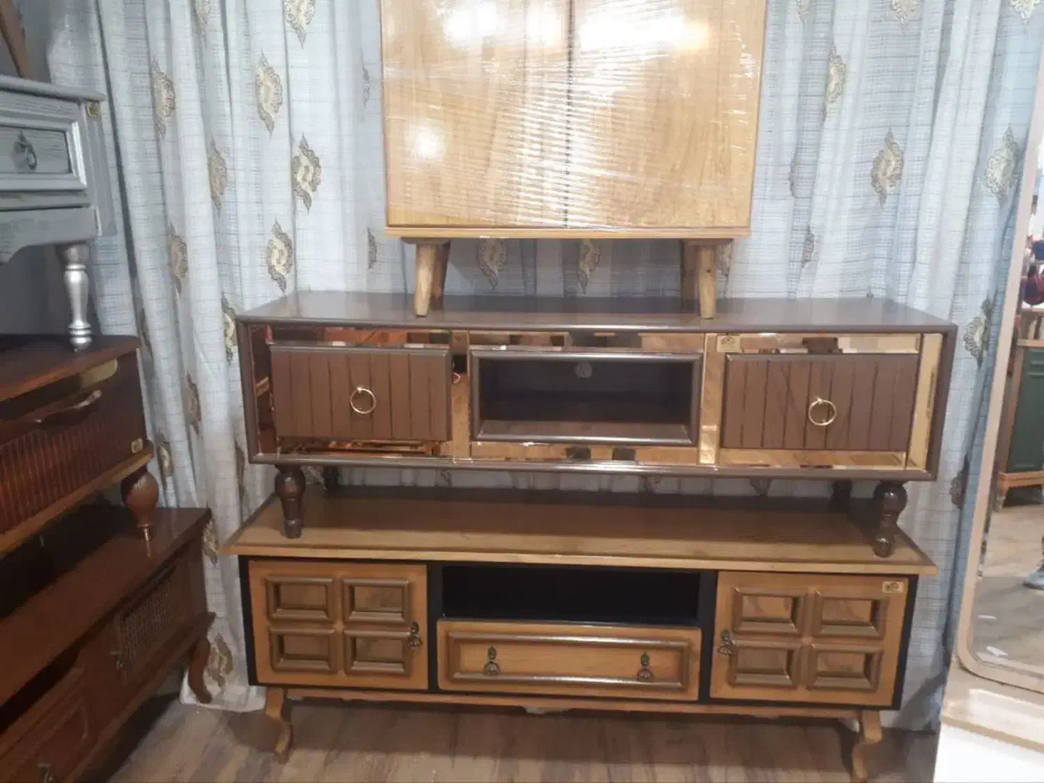 فروش فوق‌العاده میز تی وی چوبی به علت انبار گردانی|میز تلویزیون|مشهد, گوهرشاد|دیوار