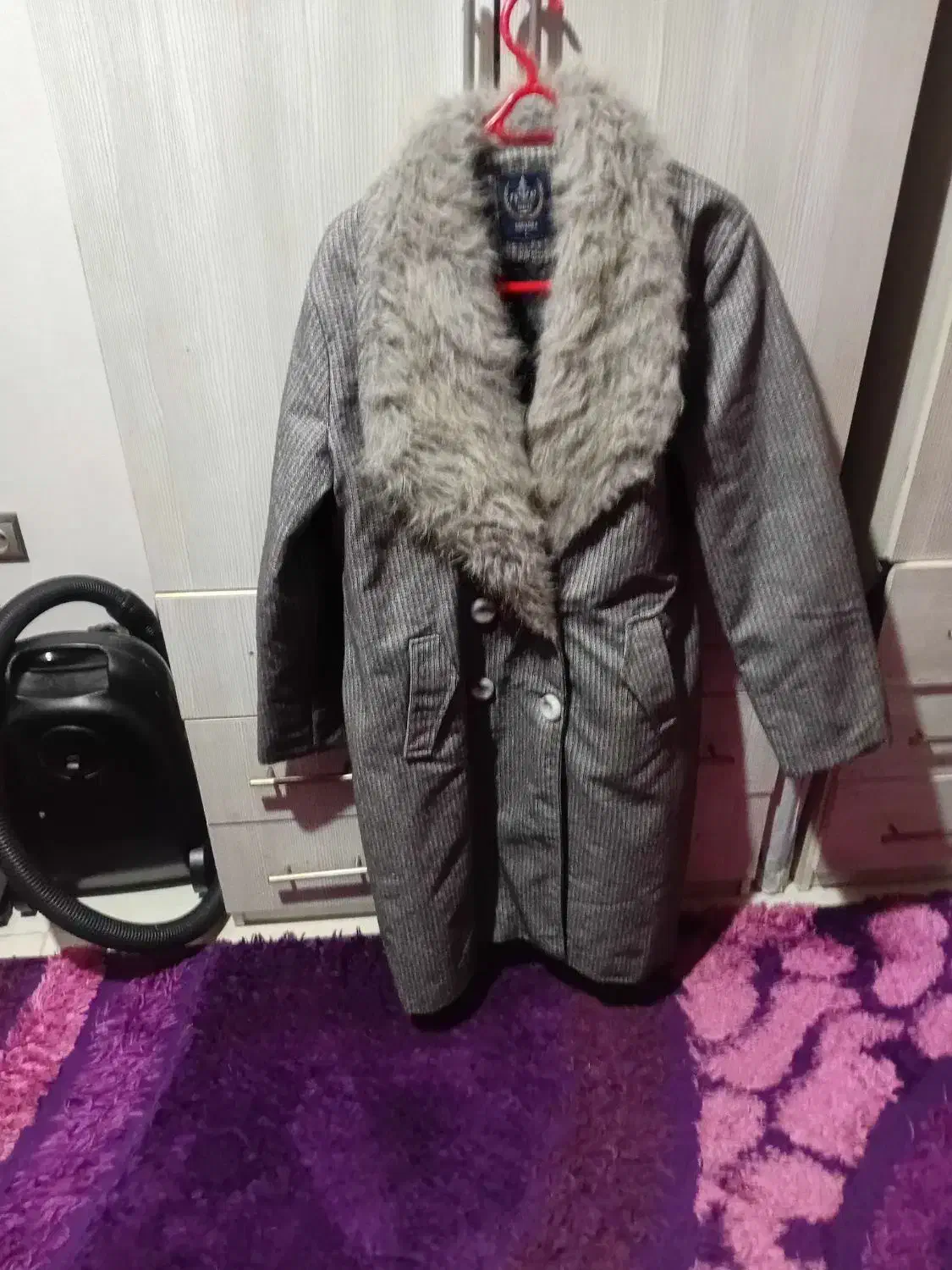 یک عدد پالتو زیبا وخوشرنگ وسبک وگرم|لباس|کرج, کوی گلها|دیوار