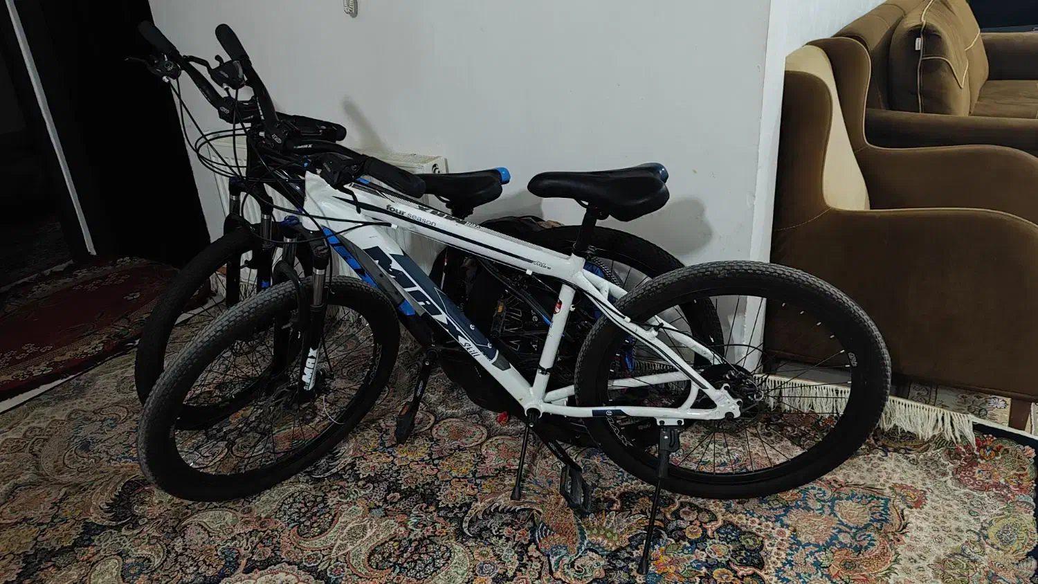 دوچرخه نو|دوچرخه، اسکیت، اسکوتر|صدرا-فارس, فاز ۲|دیوار