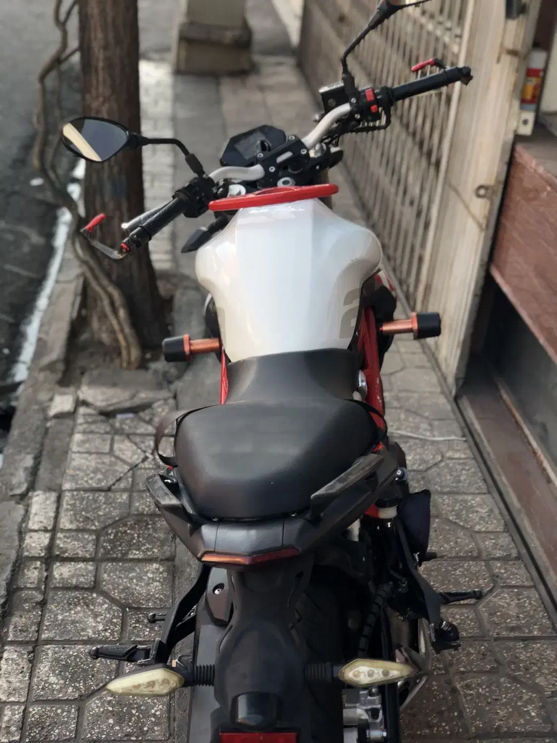 بنلی جفت|موتورسیکلت|اندیشه, اندیشه فاز ۳|دیوار