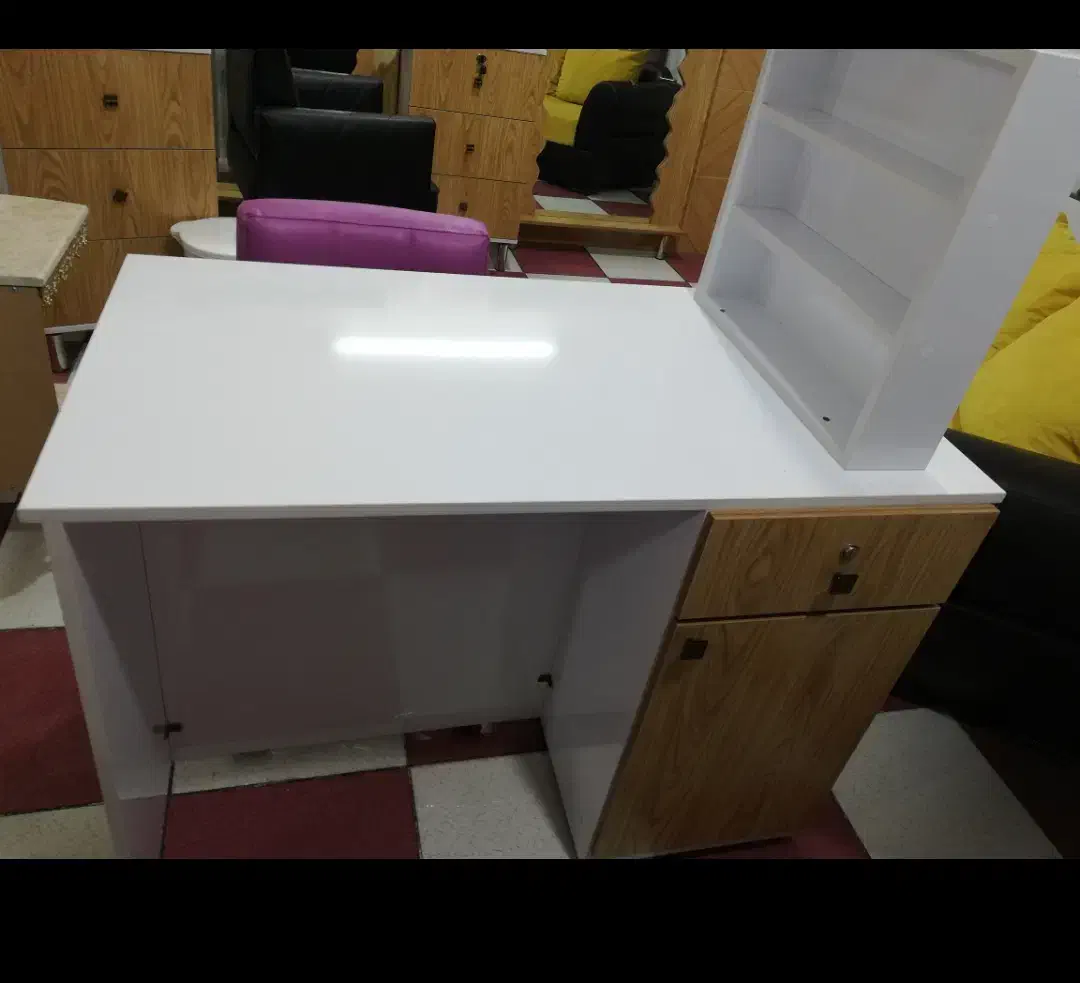 صندلی آرایشگاه میز ناخن|آرایشگاه و سالنهای زیبایی|ارومیه, |دیوار