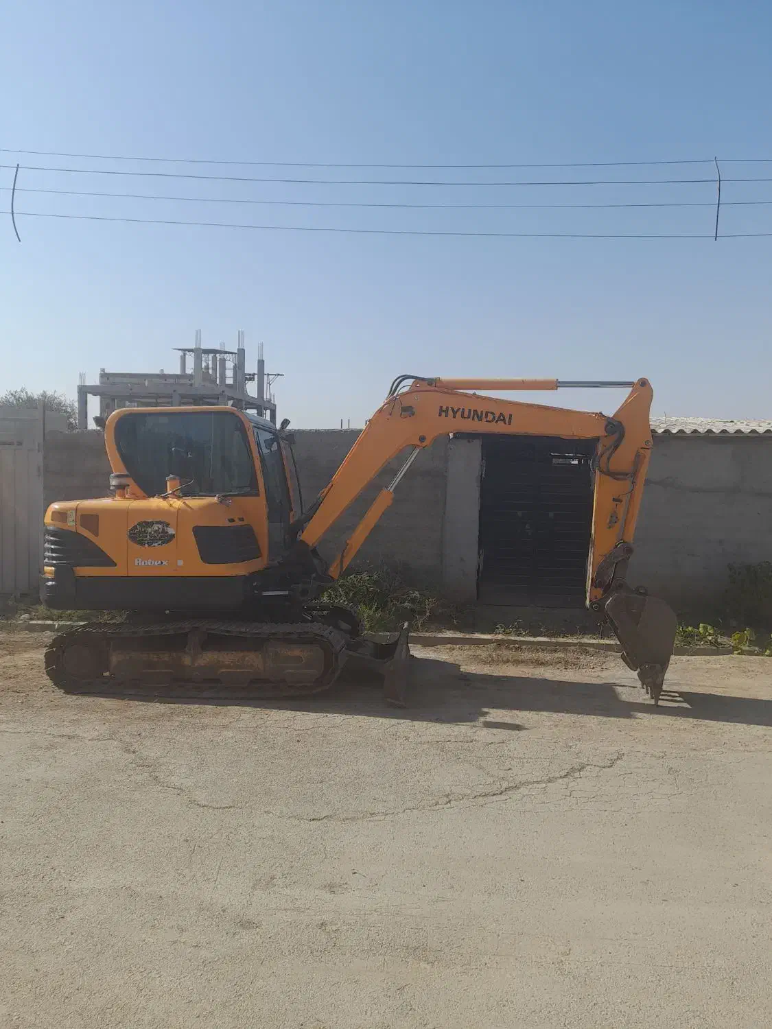 مینی بیل زنجیره ای بتن|خدمات پیشه و مهارت|بندر ترکمن, |دیوار